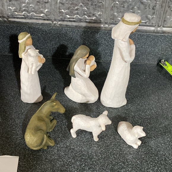 Willow Tree 6-Piece Nativity Set, Behold The Wonder of The Christmas story - Picture 7 of 14